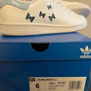 Adidas Stan Smith J Kids Sneakers - White and Light Blue